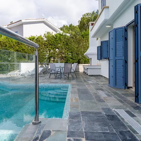 Sea View W Infinity Pool Villa *