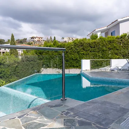 Sea View W Infinity Pool Villa *