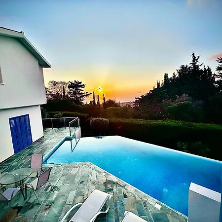 Sea View W Infinity Pool Villa *